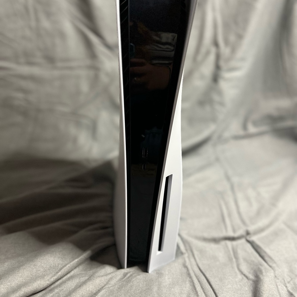 PS5 - Picture 2 of 4